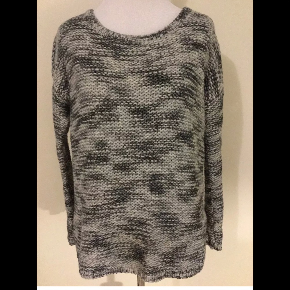 Soft Joie chunky gray sweater dropped shoulders